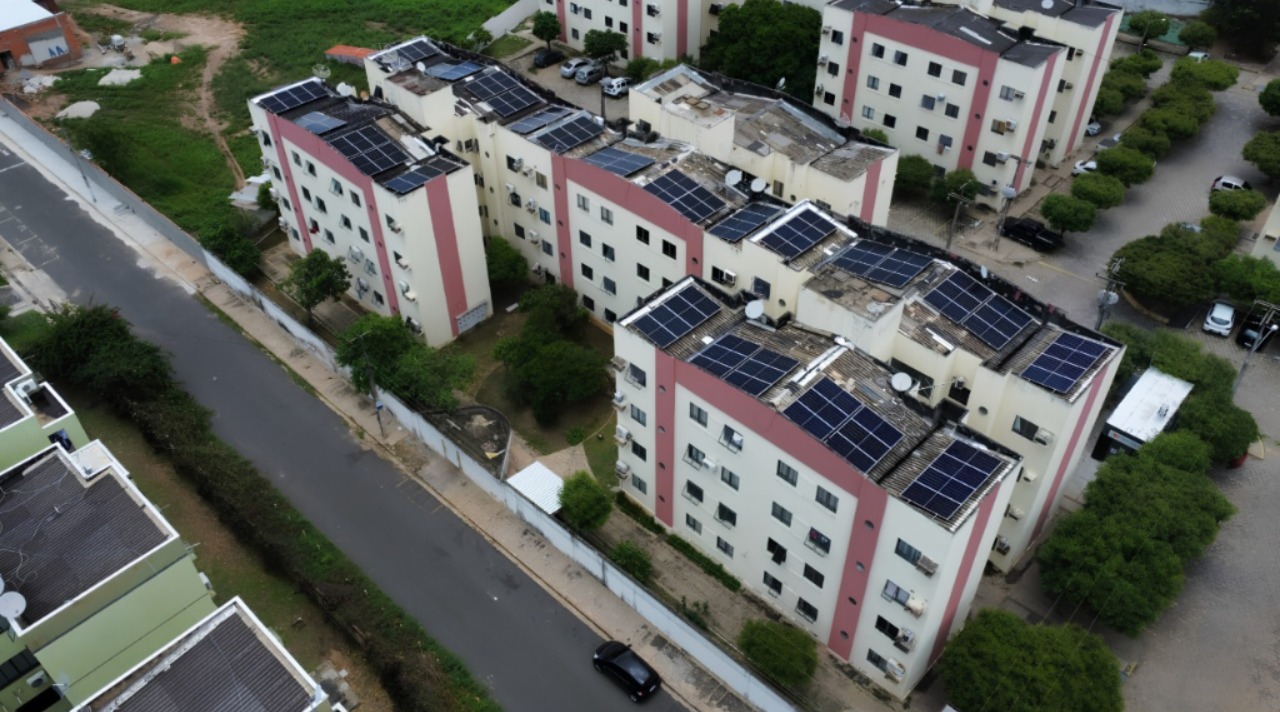 Instalação de energia solar em condomínio residencial pela Ecolumen